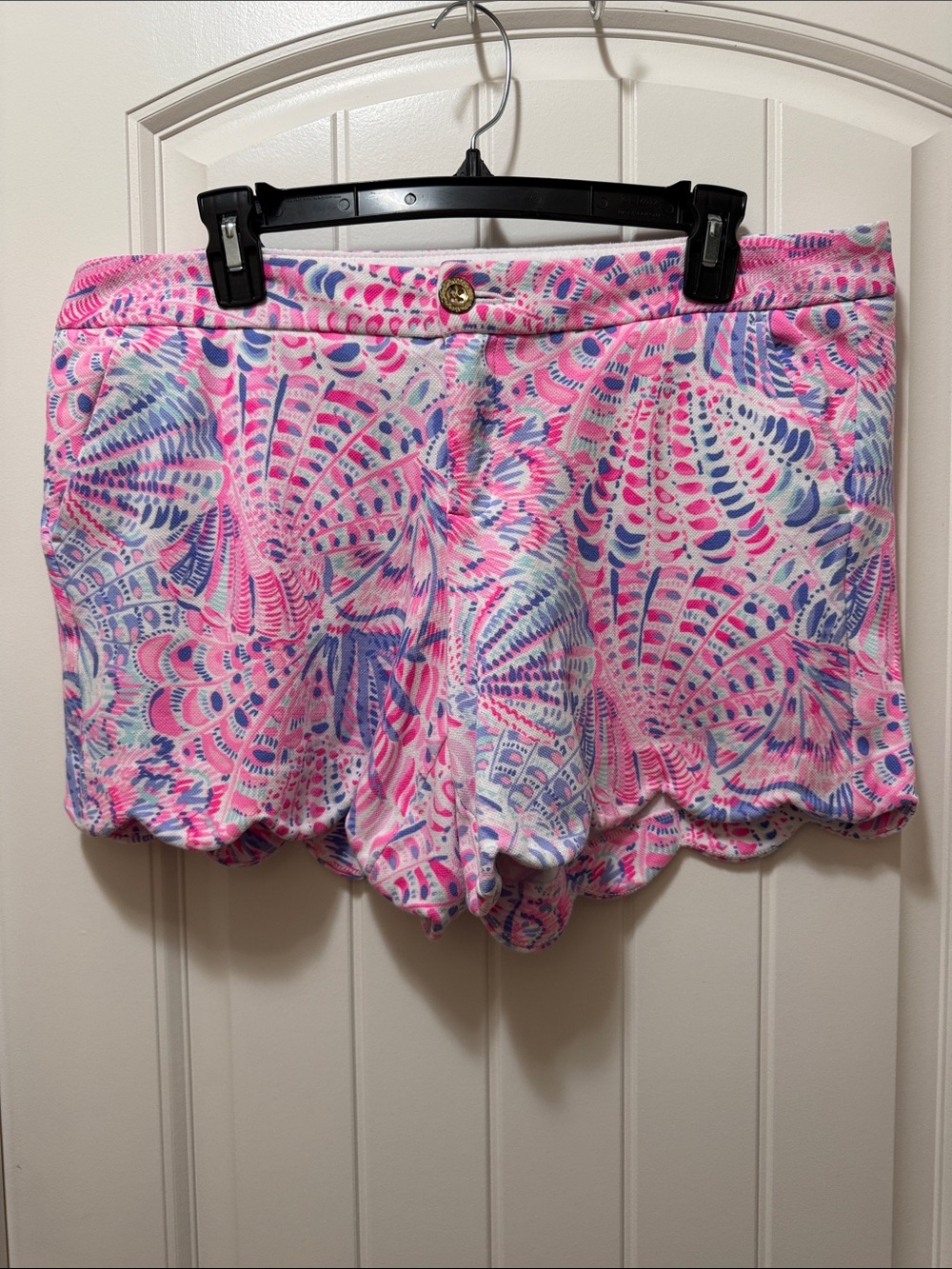 Lilly Pulitzer Buttercup Scallop Shorts “Oh Shello” print ~ size 12 EUC